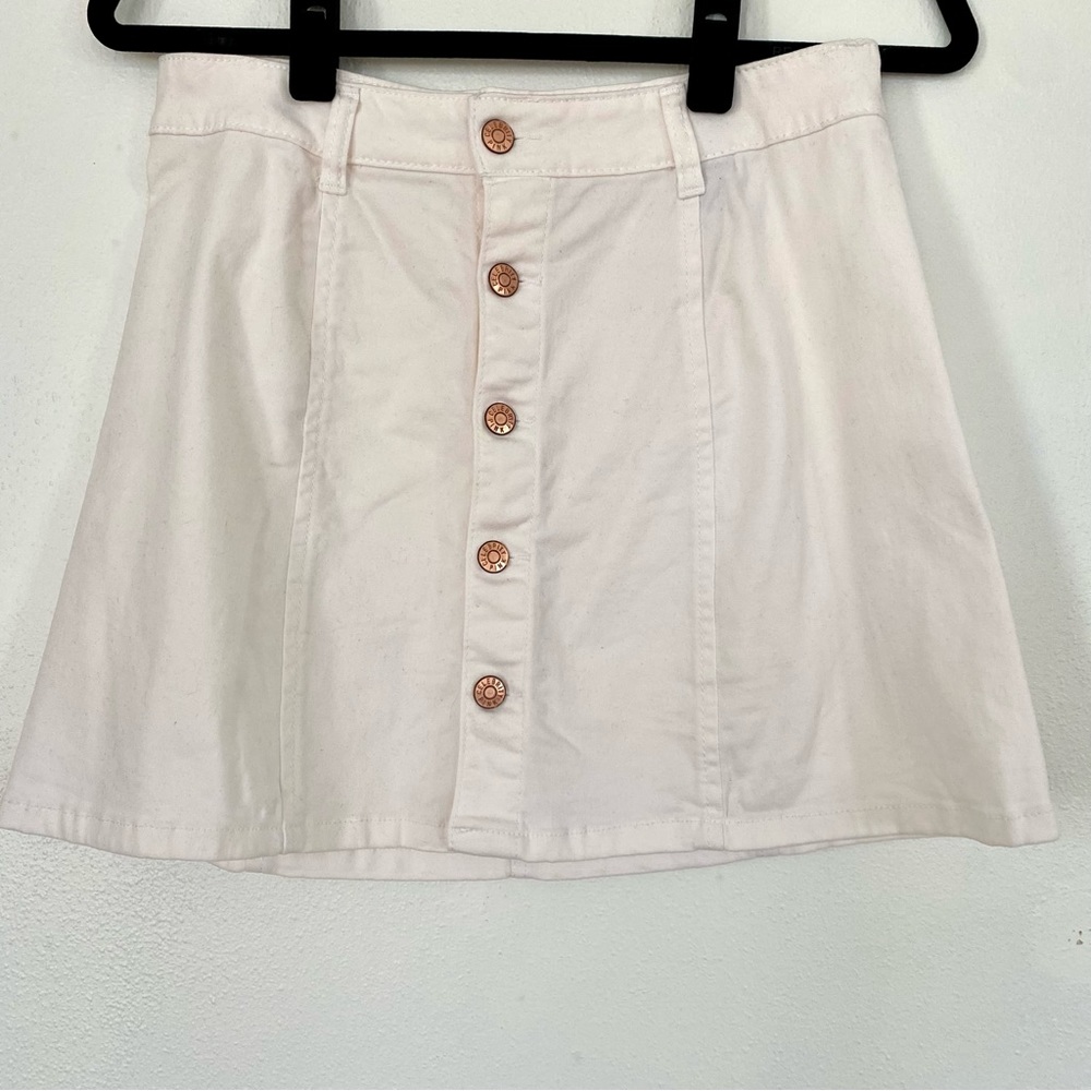 Celebrity Pink Button-Front Skirt | White | Size: 7/28